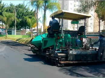 Projeto de pavimentação asfáltica em execução