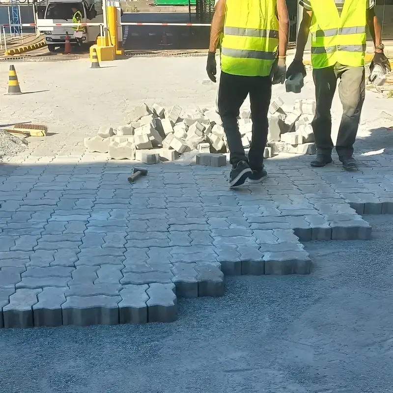 Foto de obra da Alves Pavimentação — China Hay