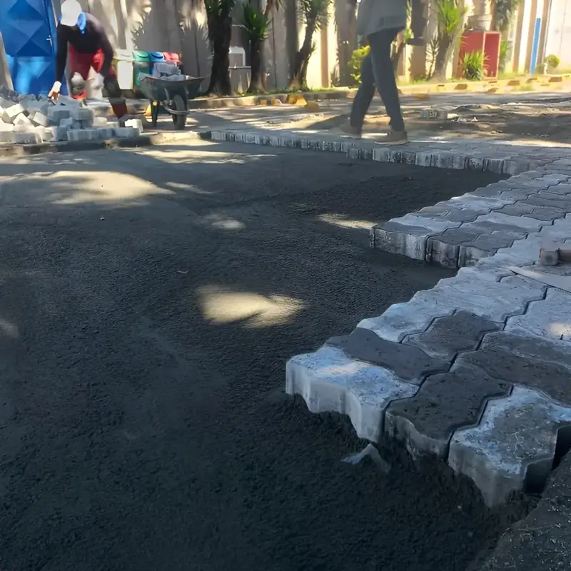 Foto de obra da Alves Pavimentação — China Hay