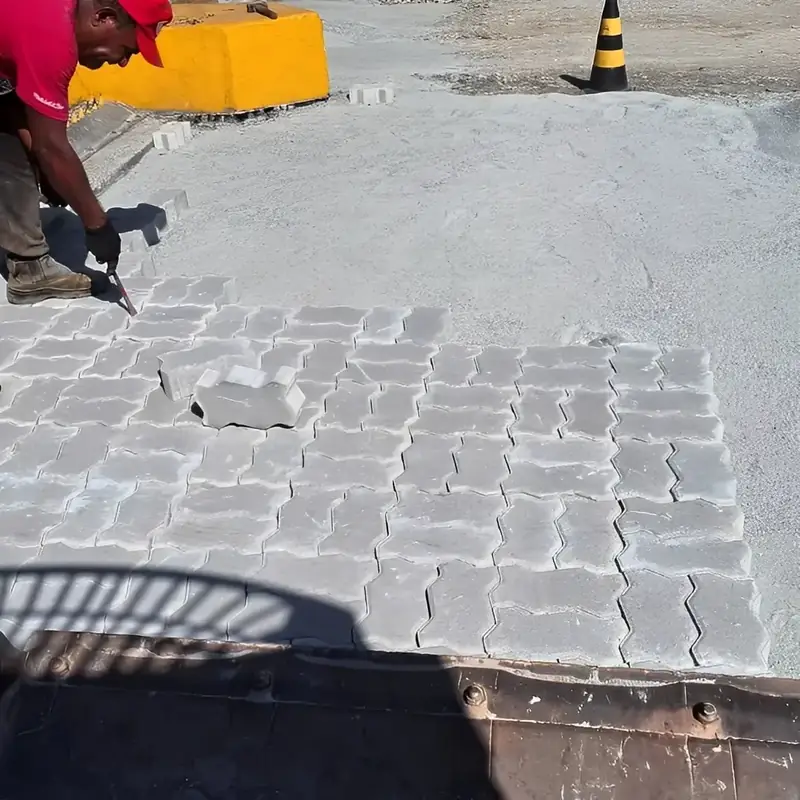 Foto de obra da Alves Pavimentação — China Hay