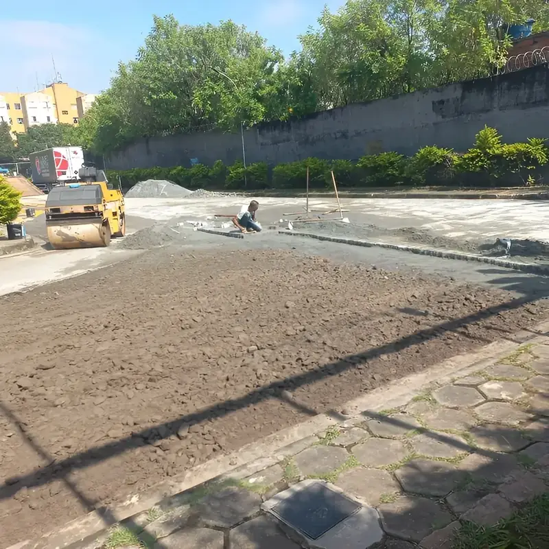 Foto de obra da Alves Pavimentação — China Hay